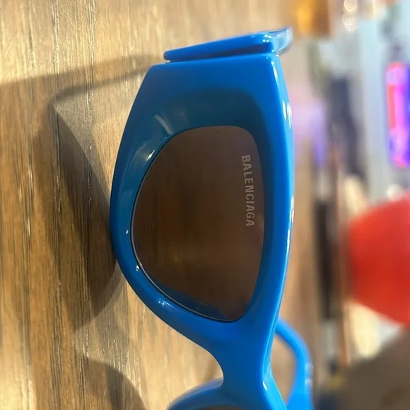 Balenciaga Sunglasses BB0243S - Picture 14 of 15